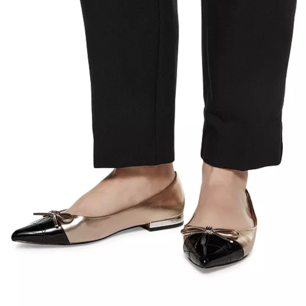 ALDO Maddelyn Pointed Toe Flats Bow Cap Toe Gold Black NWOT - Picture 2 of 10